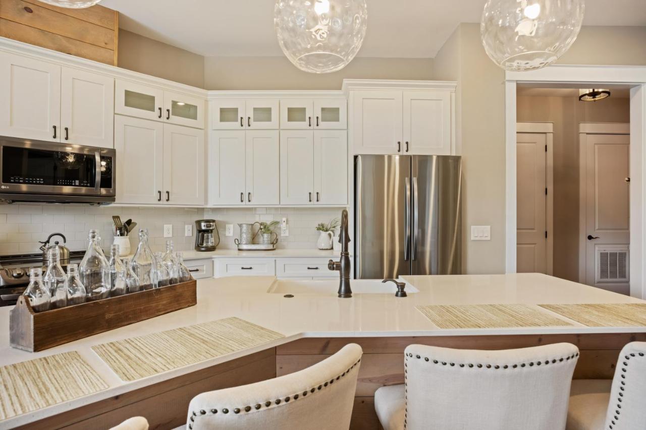 Beautiful Downtown Condo - Balcony - Amazing City Views - Loaded Kitchen - Stainless Steel Appliances - Board Games & More Blue Ridge Exterior photo