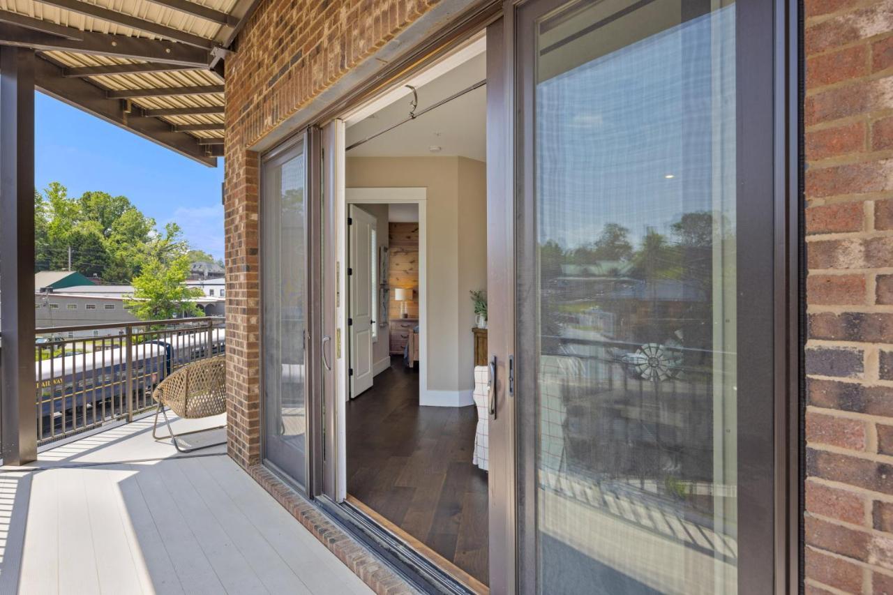 Beautiful Downtown Condo - Balcony - Amazing City Views - Loaded Kitchen - Stainless Steel Appliances - Board Games & More Blue Ridge Exterior photo