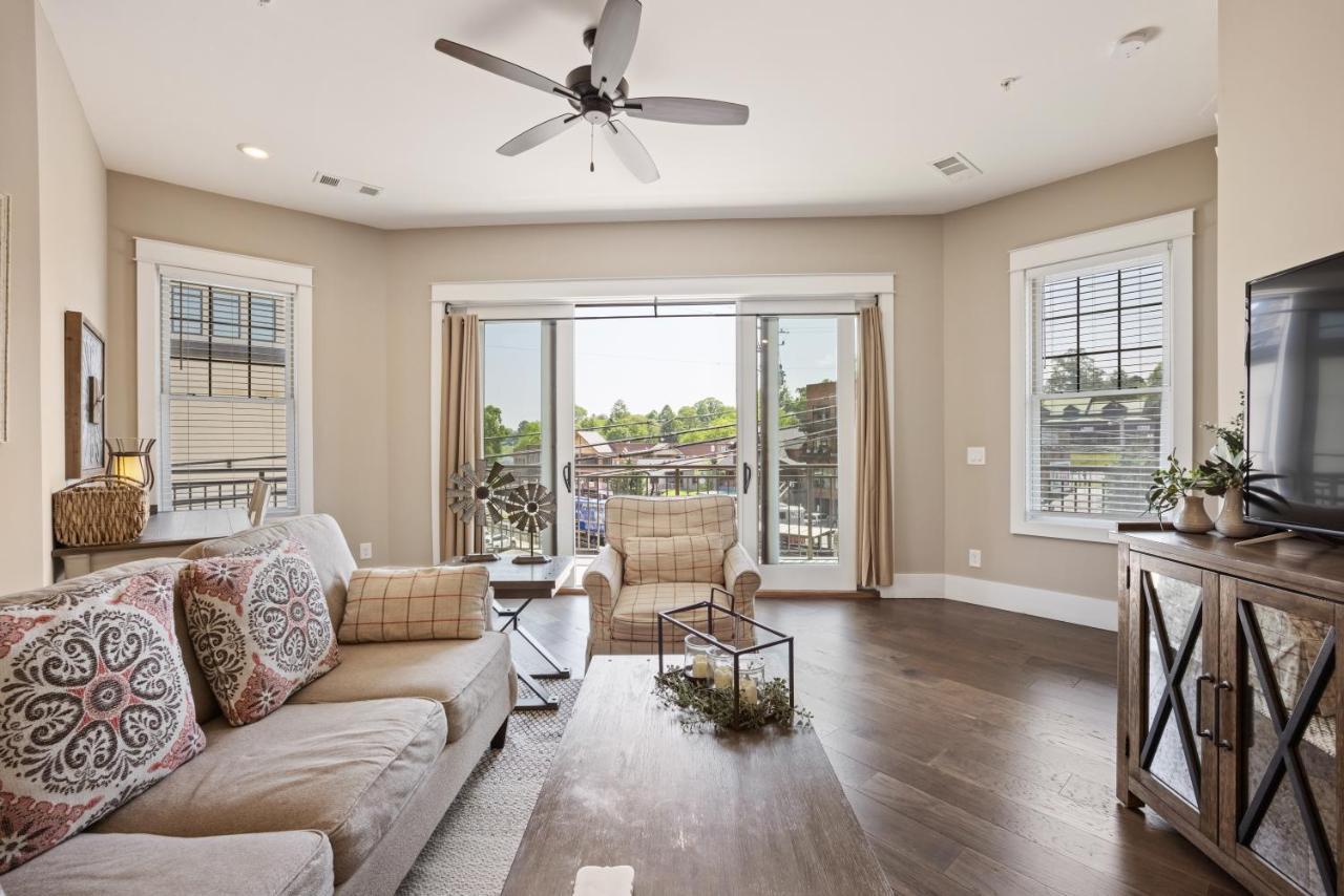 Beautiful Downtown Condo - Balcony - Amazing City Views - Loaded Kitchen - Stainless Steel Appliances - Board Games & More Blue Ridge Exterior photo